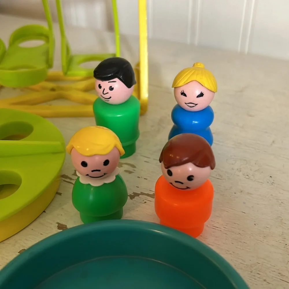 RARE HTF Fisher Price little people vintage round pool playground set